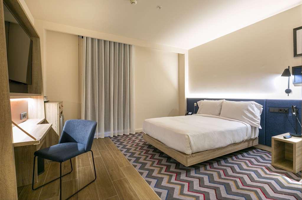 Hampton By Hilton Alcobendas Madrid Room photo